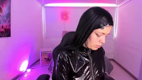 Snapshot of auroradiaz_ chatting on 11.04.25 Aurora Diaz online show from 11.04.25