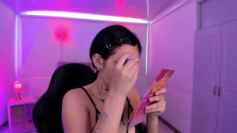 Snapshot of auroradiaz_ chatting on 11.13.25 Aurora Diaz online show from 11.13.25