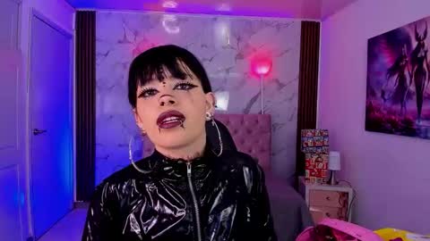 Snapshot of auroradiaz_ chatting on 12.16.25 Aurora Diaz online show from 12.16.25