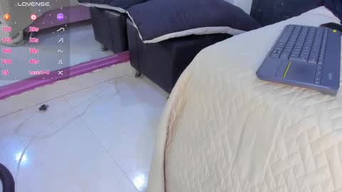 Aurora Rojas online show from 01.05.25