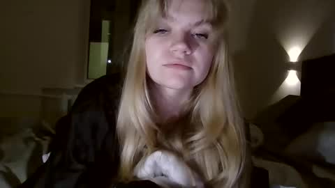 AuroraXRoses online show from 10.25.25