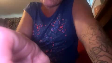 Snapshot of aussielovingxxx chatting on 04.27.26 Milf4u online show from 04.27.26
