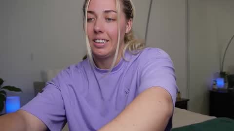 Snapshot of aussielulu chatting on 12.01.25 aussielulu online show from 12.01.25