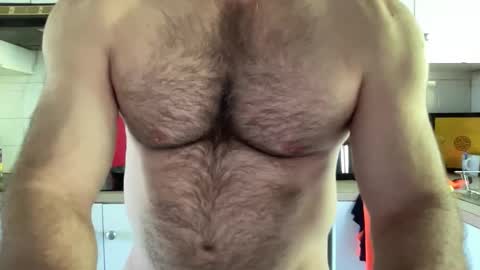 Snapshot of aussiemuscledad chatting on 06.01.26 AussieMuscleDad online show from 06.01.26