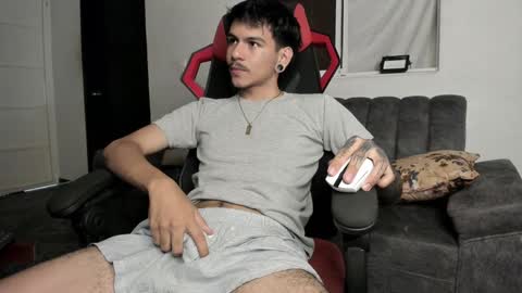 Snapshot of austin_falcon chatting on 01.16.25 Austin online show from 01.16.25