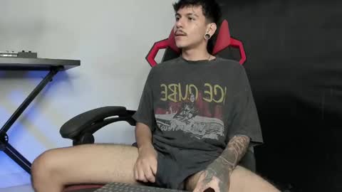 Snapshot of austin_falcon chatting on 09.17.25 Austin online show from 09.17.25