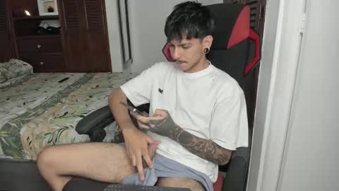 Snapshot of austin_falcon chatting on 10.16.25 Austin online show from 10.16.25