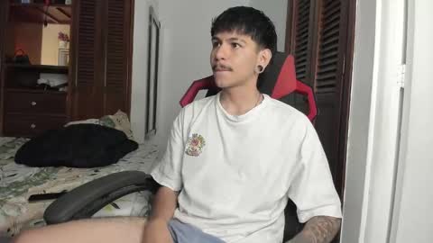 Snapshot of austin_falcon chatting on 10.17.25 Austin online show from 10.17.25