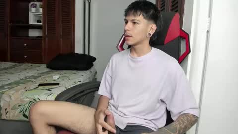 Snapshot of austin_falcon chatting on 10.30.25 Austin online show from 10.30.25