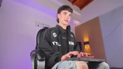 Snapshot of austin_rouse chatting on 03.04.26 austin_rouse online show from 03.04.26