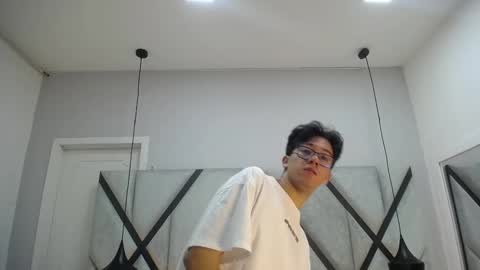 Snapshot of austinreeds chatting on 11.26.25 austinreeds online show from 11.26.25