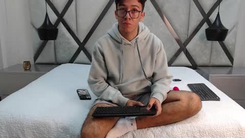 Snapshot of austinreeds chatting on 02.20.26 austinreeds online show from 02.20.26