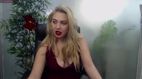 Snapshot of avablue_ chatting on 12.06.24 online show from 12.06.24