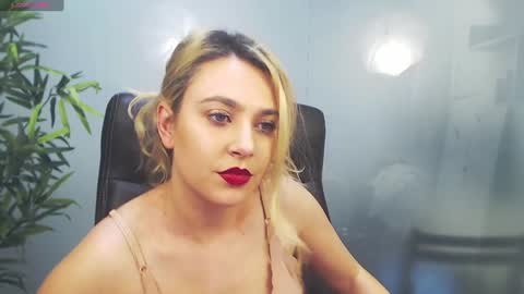 Snapshot of avablue_ chatting on 01.22.25 online show from 01.22.25