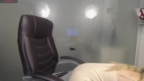 Snapshot of avablue_ chatting on 03.08.25 online show from 03.08.25