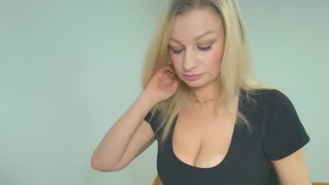 Snapshot of avaluxe_ chatting on 05.20.26 Eira online show from 05.20.26