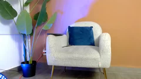 Snapshot of aveline_nuit chatting on 08.03.26 Hi im aqua is nice with me online show from 08.03.26