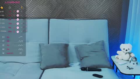 Snapshot of avelinesage chatting on 02.19.25 Aveline online show from 02.19.25