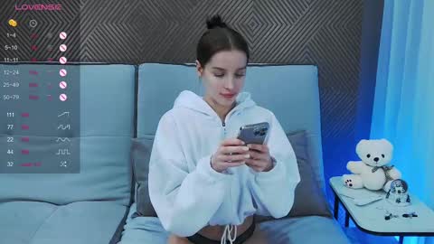 Snapshot of avelinesage chatting on 02.20.25 Aveline online show from 02.20.25