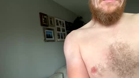 Snapshot of averagebar chatting on 09.13.25 averagebar online show from 09.13.25