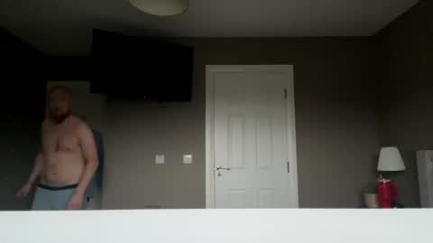 Snapshot of averagebar chatting on 10.19.25 averagebar online show from 10.19.25