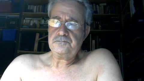 Snapshot of avernoguay chatting on 07.25.26 avernoguay online show from 07.25.26