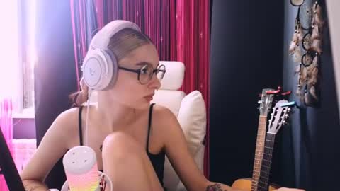 Avriel online show from 06.11.26