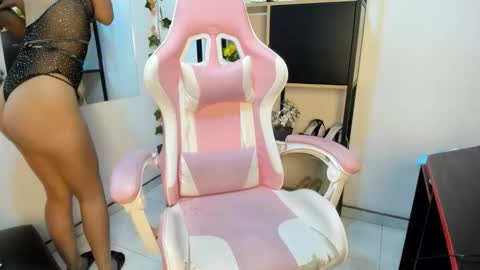 Snapshot of avi_thomsonn chatting on 02.14.26 avi_thomsonn online show from 02.14.26