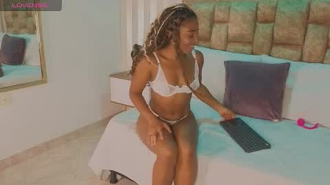 Snapshot of avis_lara chatting on 05.16.26 AVIS online show from 05.16.26