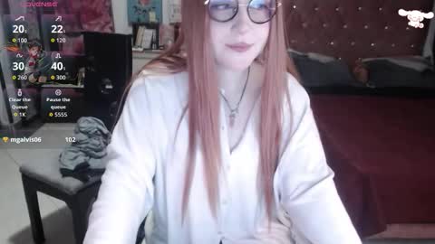 Abril online show from 11.23.25
