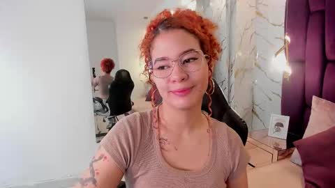 Snapshot of avrilwayne chatting on 11.18.25 Avril online show from 11.18.25