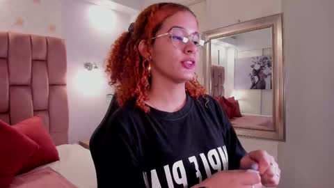 Snapshot of avrilwayne chatting on 11.22.25 Avril online show from 11.22.25