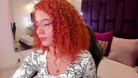 Snapshot of avrilwayne chatting on 11.26.25 Avril online show from 11.26.25