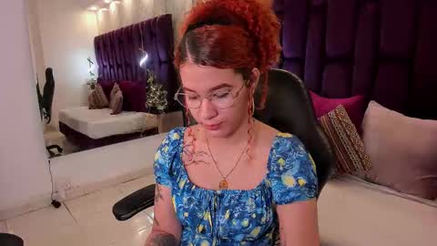 Snapshot of avrilwayne chatting on 11.27.25 Avril online show from 11.27.25