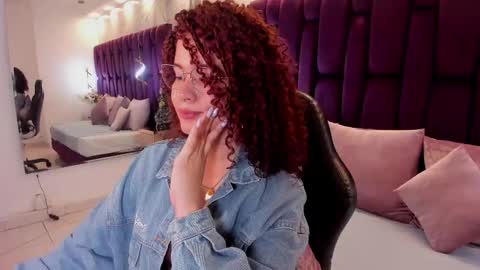 Snapshot of avrilwayne chatting on 12.15.25 Avril online show from 12.15.25