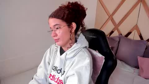 Snapshot of avrilwayne chatting on 12.22.25 Avril online show from 12.22.25