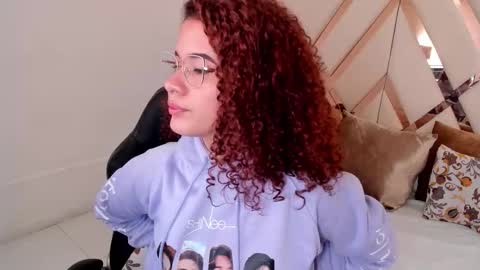 Snapshot of avrilwayne chatting on 01.07.26 Avril online show from 01.07.26