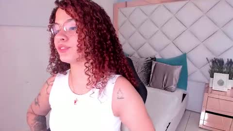 Snapshot of avrilwayne chatting on 01.10.26 Avril online show from 01.10.26