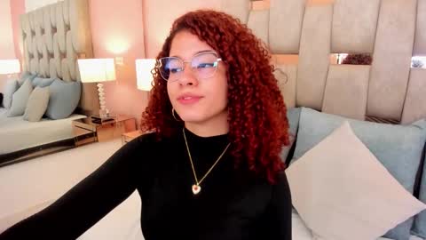 Snapshot of avrilwayne chatting on 01.11.26 Avril online show from 01.11.26