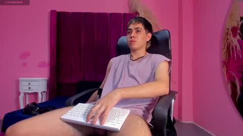 Snapshot of axel_cifer chatting on 02.24.25 Axel cifer online show from 02.24.25