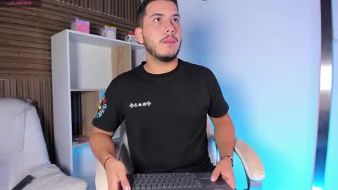 axel_grey_ online show from 10.06.25