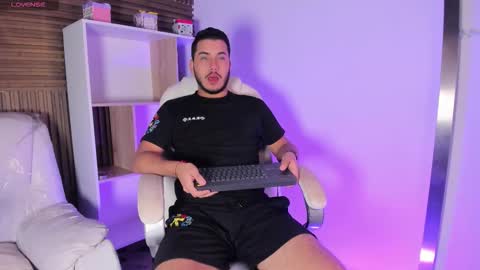 axel_grey_ online show from 10.14.25