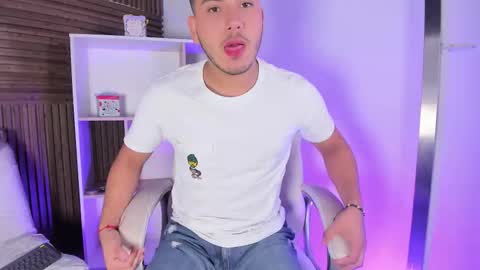 axel_grey_ online show from 10.21.25