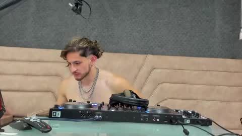 Axel  online show from 05.27.26