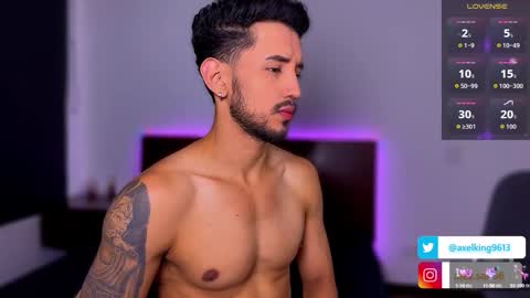 Snapshot of axelking13 chatting on 10.10.25 Axel King online show from 10.10.25