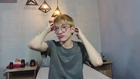 Snapshot of axell_stone chatting on 06.16.26 axell_stone online show from 06.16.26