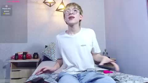 Snapshot of axell_stone chatting on 06.24.26 axell_stone online show from 06.24.26