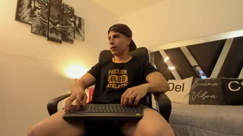 Snapshot of axelmartinezz chatting on 04.22.26 axelmartinezz online show from 04.22.26