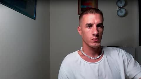 Axl online show from 10.08.25