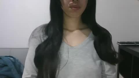 Snapshot of axuepetitt chatting on 02.22.25 axue online show from 02.22.25